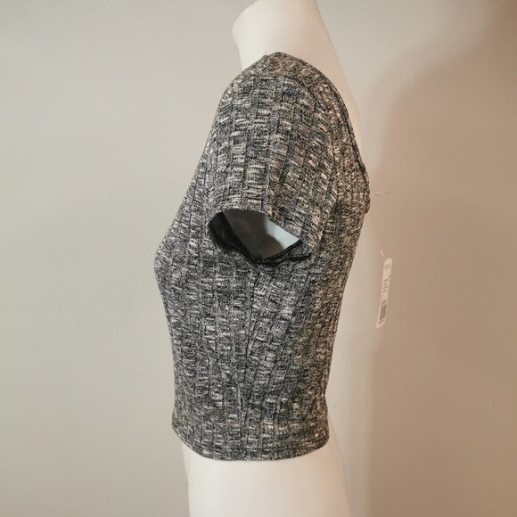 𝅺Forever 21  Crop Top - Picture 3 of 5